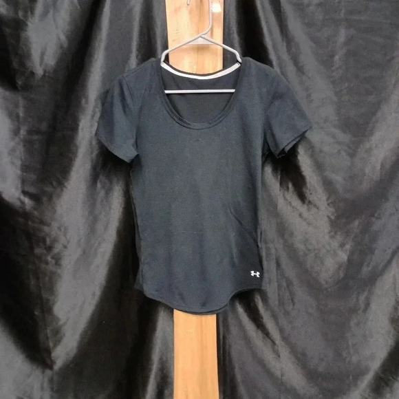 Under Armour Black Short sleeve scoop neck T-shirt  size medium - Picture 1 of 5